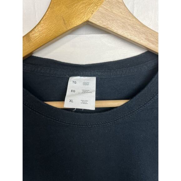 Men's XL Black Graphic T-Shirt 'Lucky Man with Gorgeous Wife' Tattoo Design Fun - Picture 3 of 4